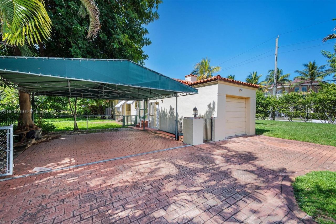 9400 Abbott Ave, Surfside, FL 33154 Photo