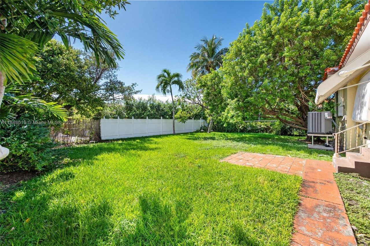 9400 Abbott Ave, Surfside, FL 33154 Photo