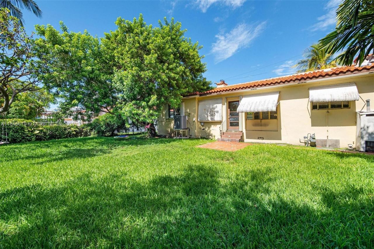 9400 Abbott Ave, Surfside, FL 33154 Photo