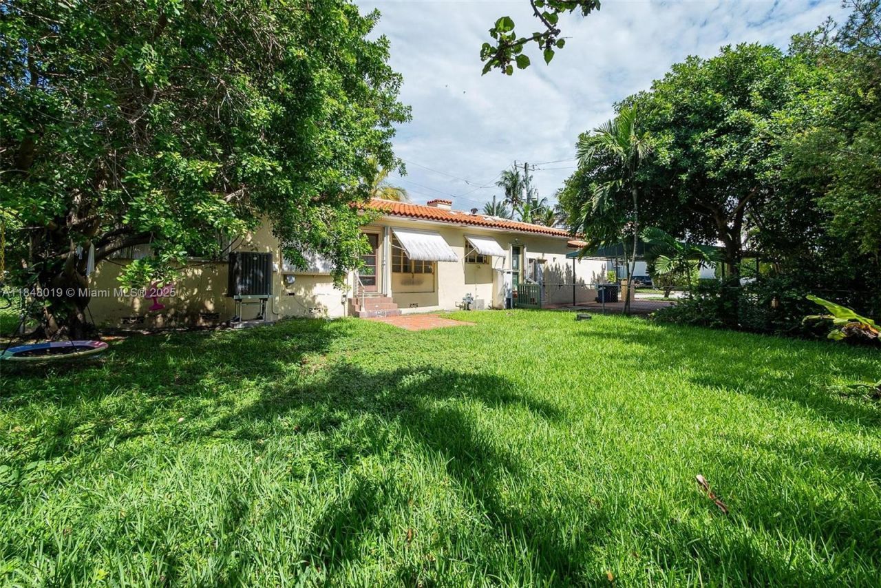 9400 Abbott Ave, Surfside, FL 33154 Photo