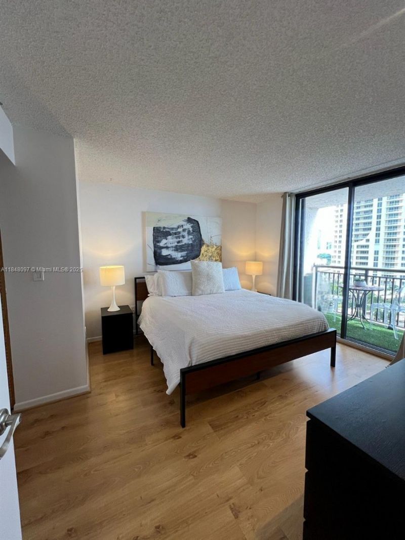 540 Brickell Key Dr, Unit 1524, Miami, FL 33131 Photo