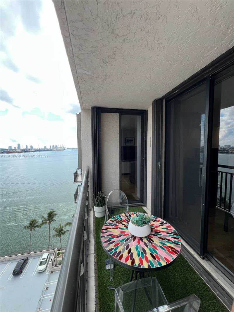 540 Brickell Key Dr, Unit 1524, Miami, FL 33131 Photo