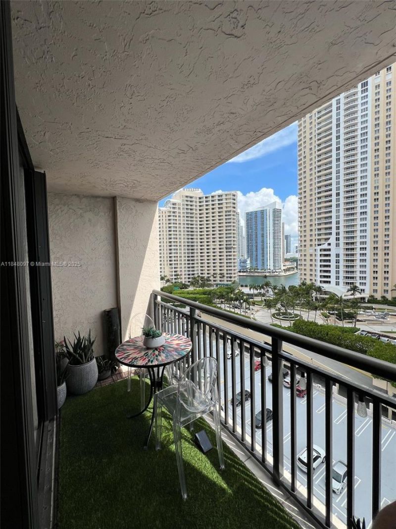 540 Brickell Key Dr, Unit 1524, Miami, FL 33131 Photo
