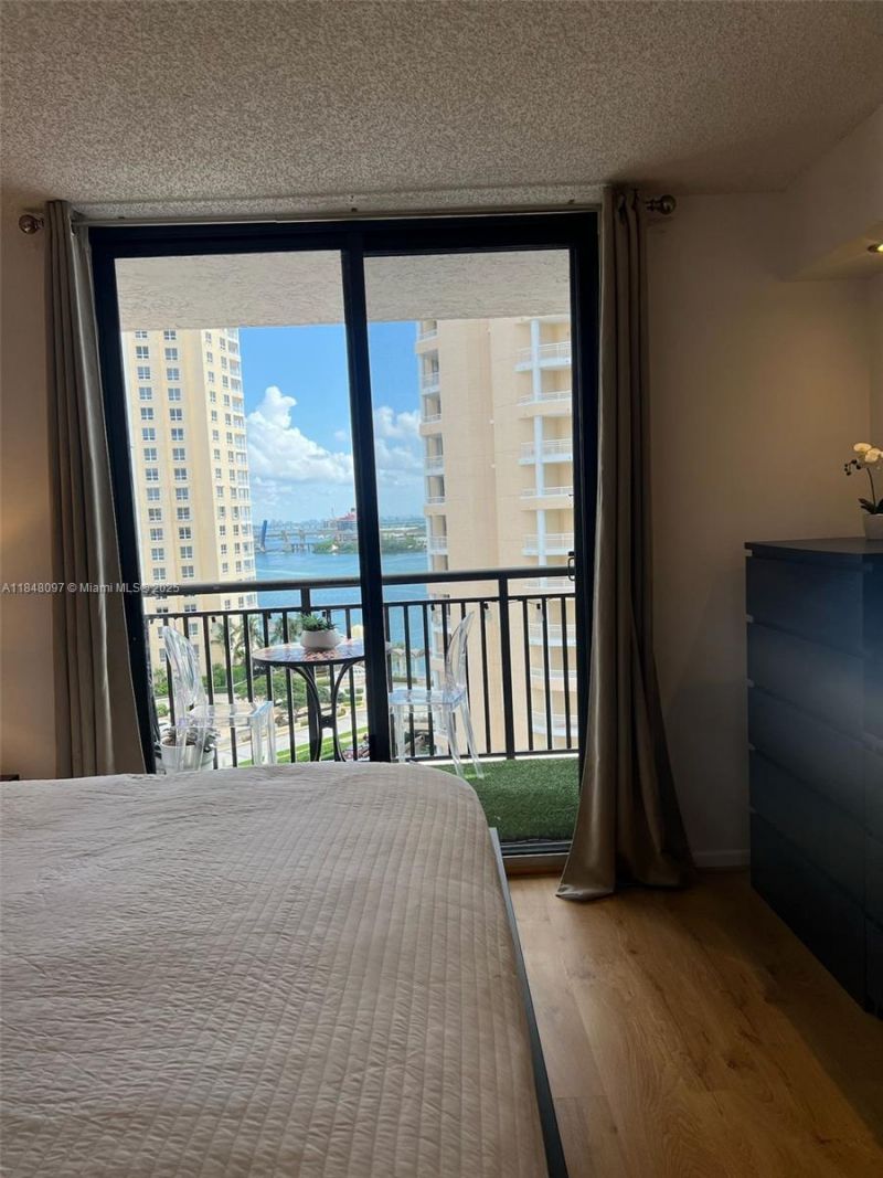 540 Brickell Key Dr, Unit 1524, Miami, FL 33131 Photo