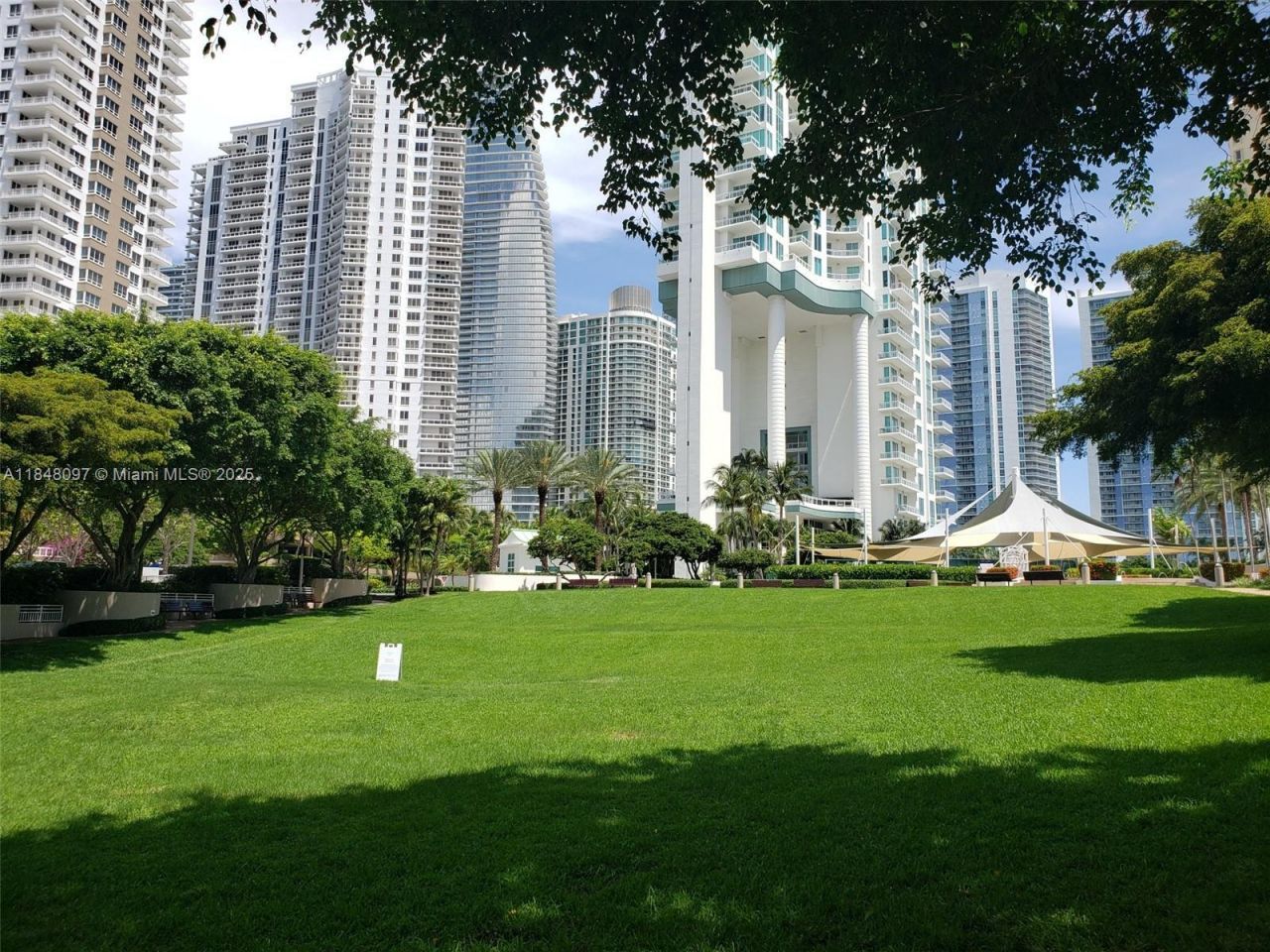 540 Brickell Key Dr, Unit 1524, Miami, FL 33131 Photo