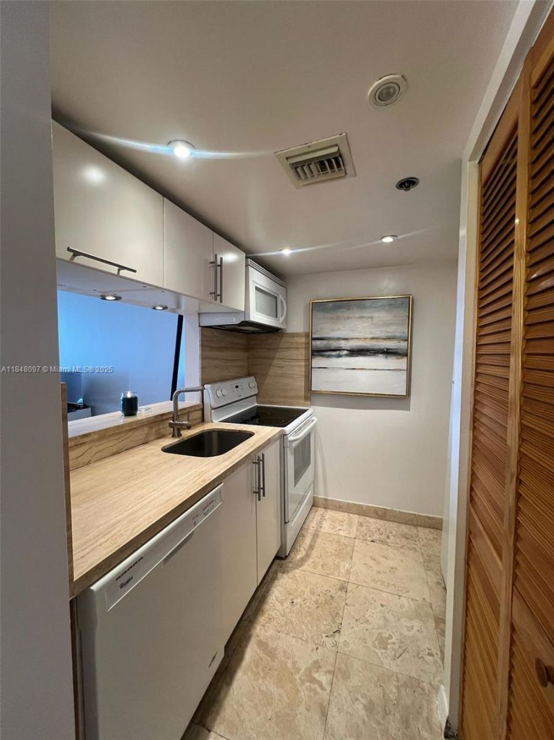 540 Brickell Key Dr, Unit 1524, Miami, FL 33131 Photo