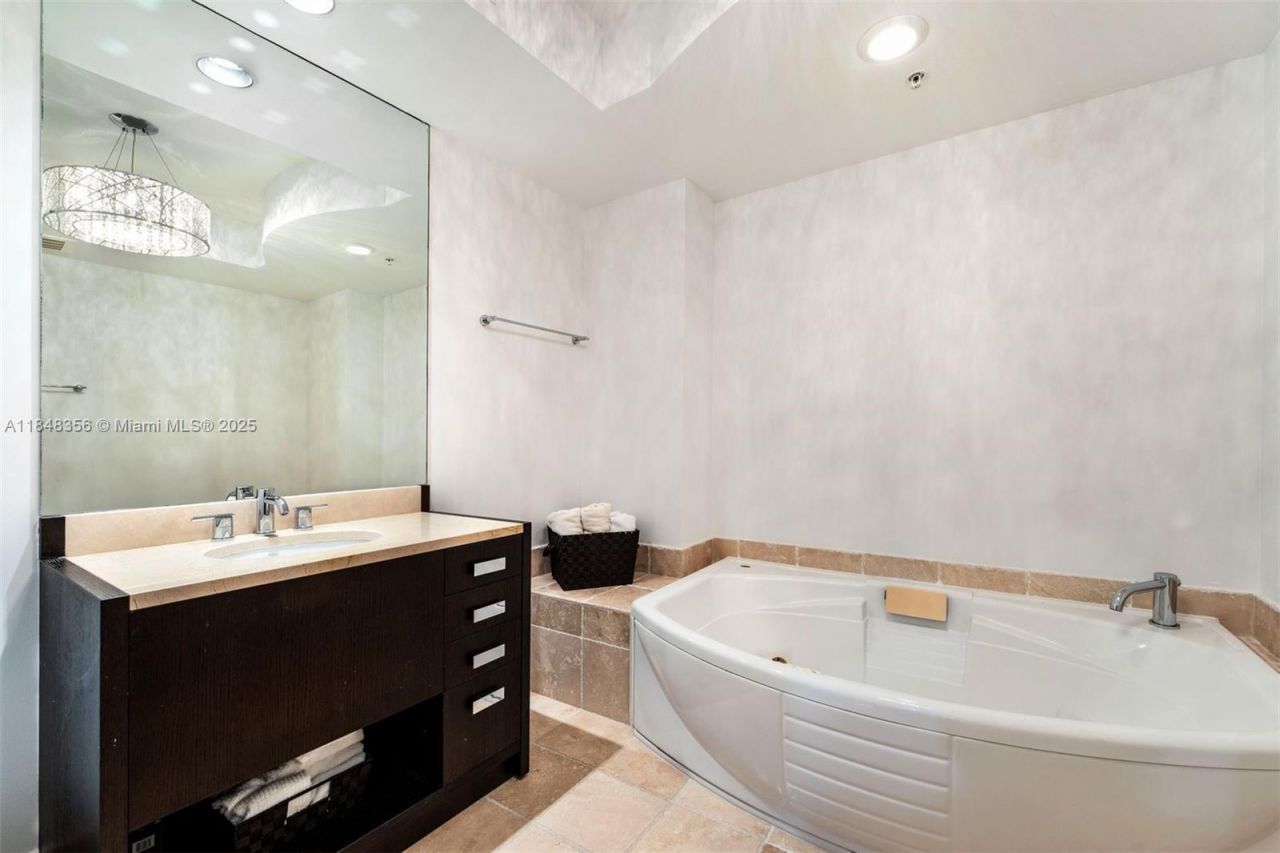 18201 Collins Ave, Unit 604, Sunny Isles Beach, FL 33160 Photo