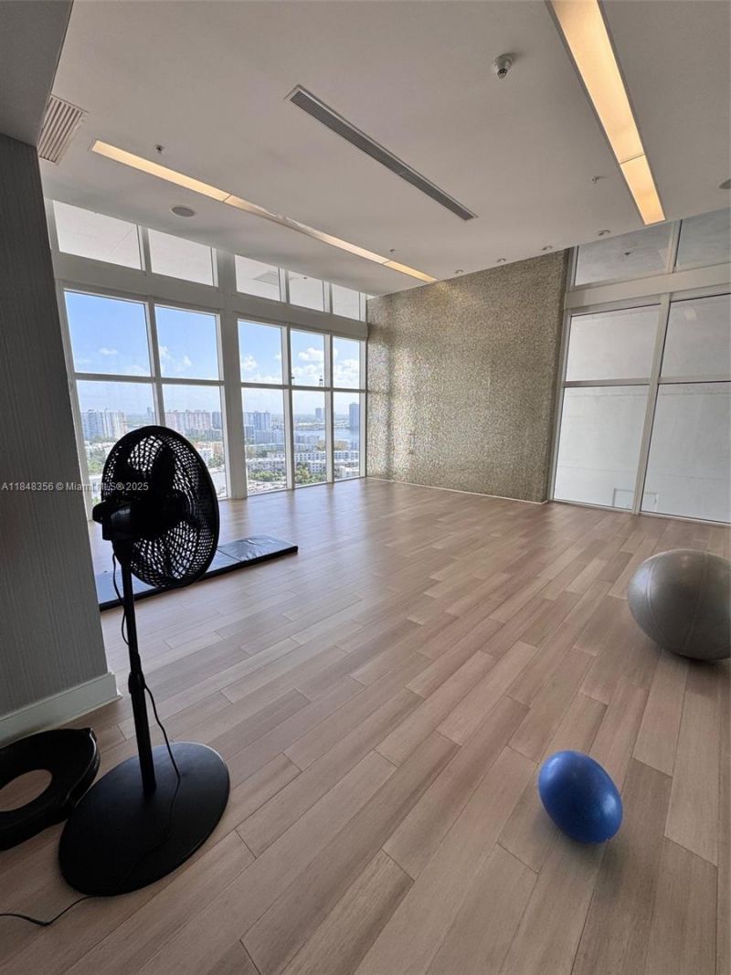 18201 Collins Ave, Unit 604, Sunny Isles Beach, FL 33160 Photo