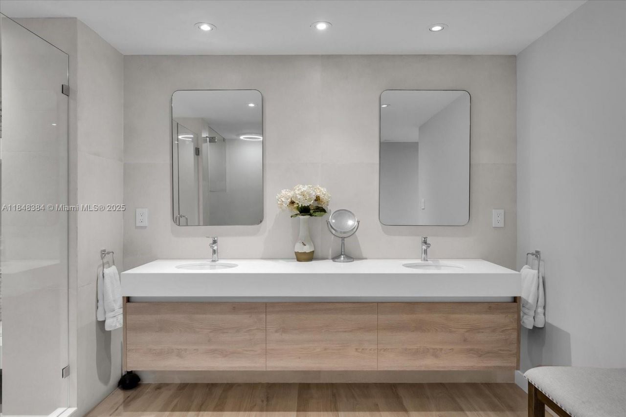 600 Grapetree Dr, Unit 11CN, Key Biscayne, FL 33149 Photo