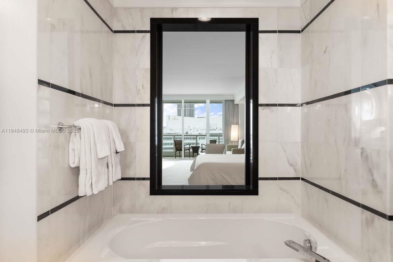 4391 Collins Ave, Unit 1605, Miami Beach, FL 33140 Photo