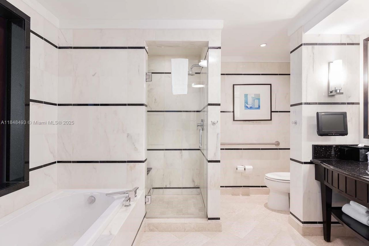 4391 Collins Ave, Unit 1605, Miami Beach, FL 33140 Photo