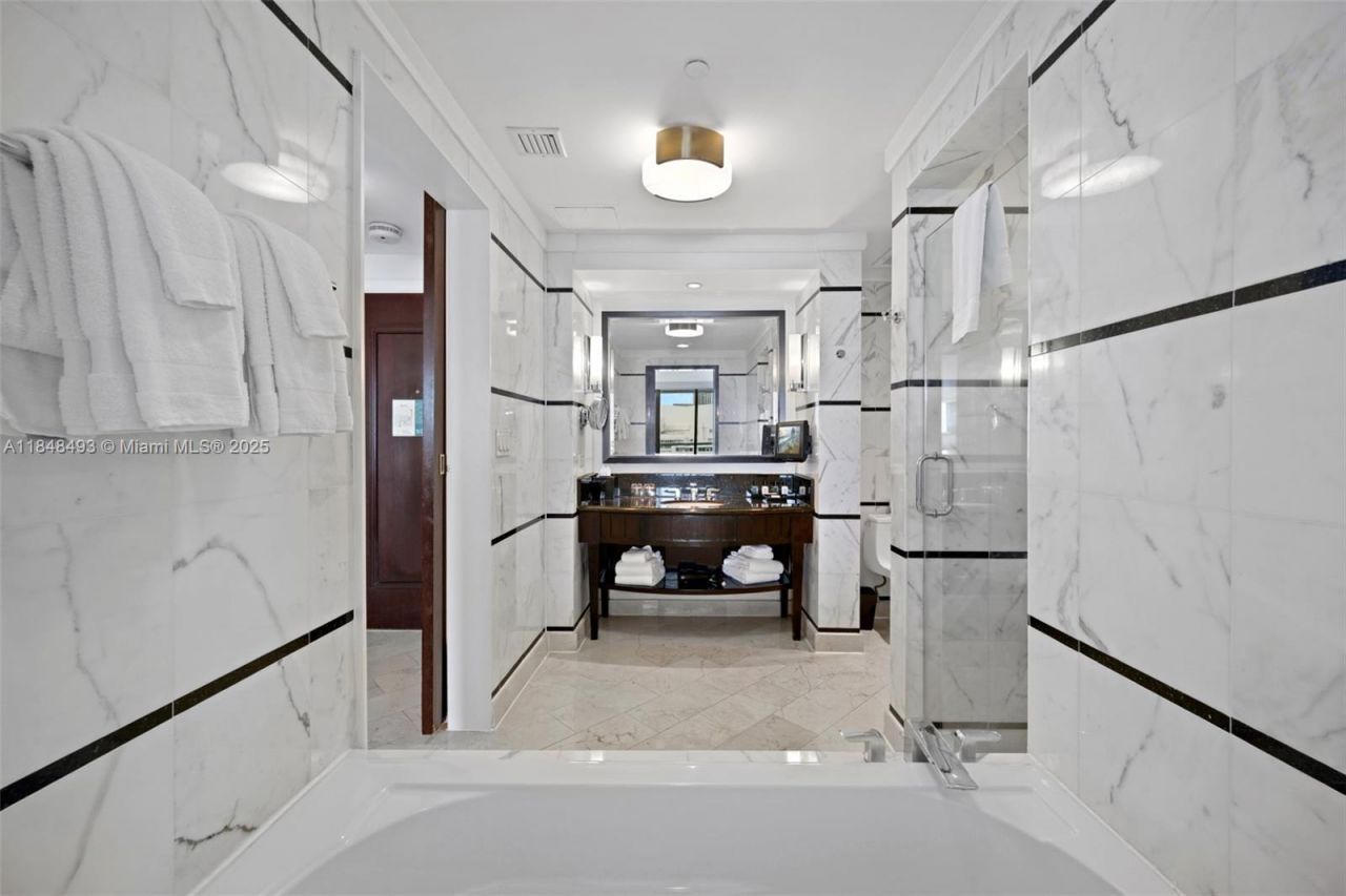 4391 Collins Ave, Unit 1605, Miami Beach, FL 33140 Photo