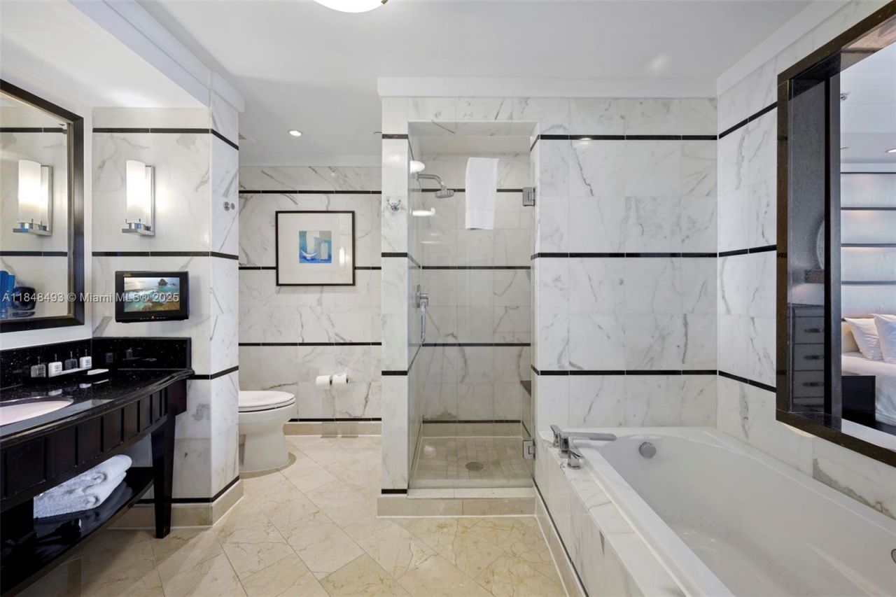 4391 Collins Ave, Unit 1605, Miami Beach, FL 33140 Photo