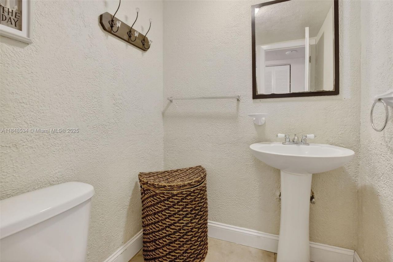 2750 NE 183rd St, Unit 506, Aventura, FL 33160 Photo