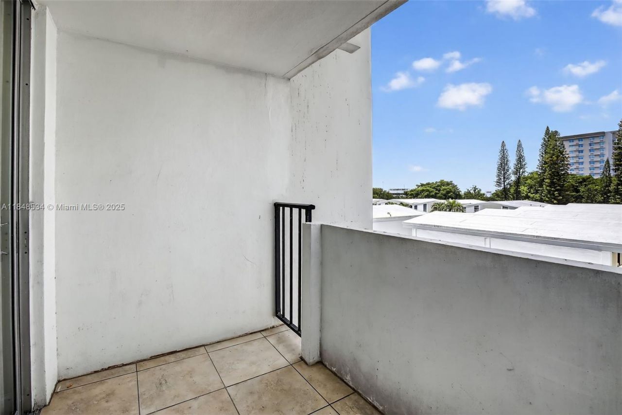 2750 NE 183rd St, Unit 506, Aventura, FL 33160 Photo