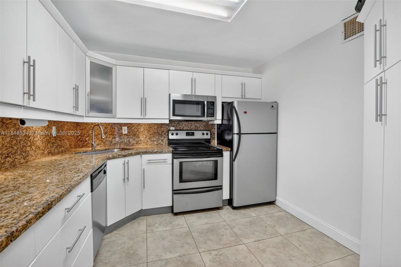 2750 NE 183rd St, Unit 506, Aventura, FL 33160 Photo