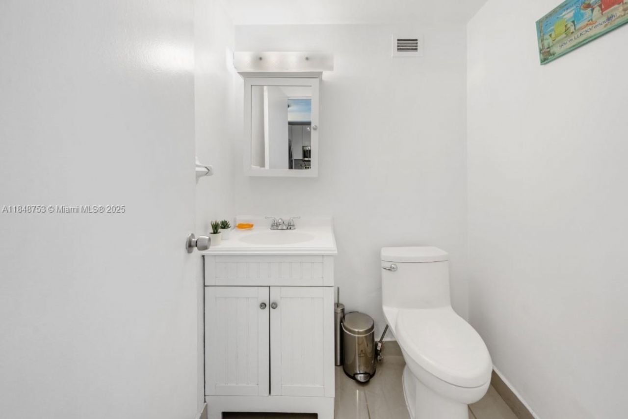 5601 Collins Ave, Unit 511, Miami Beach, FL 33140 Photo