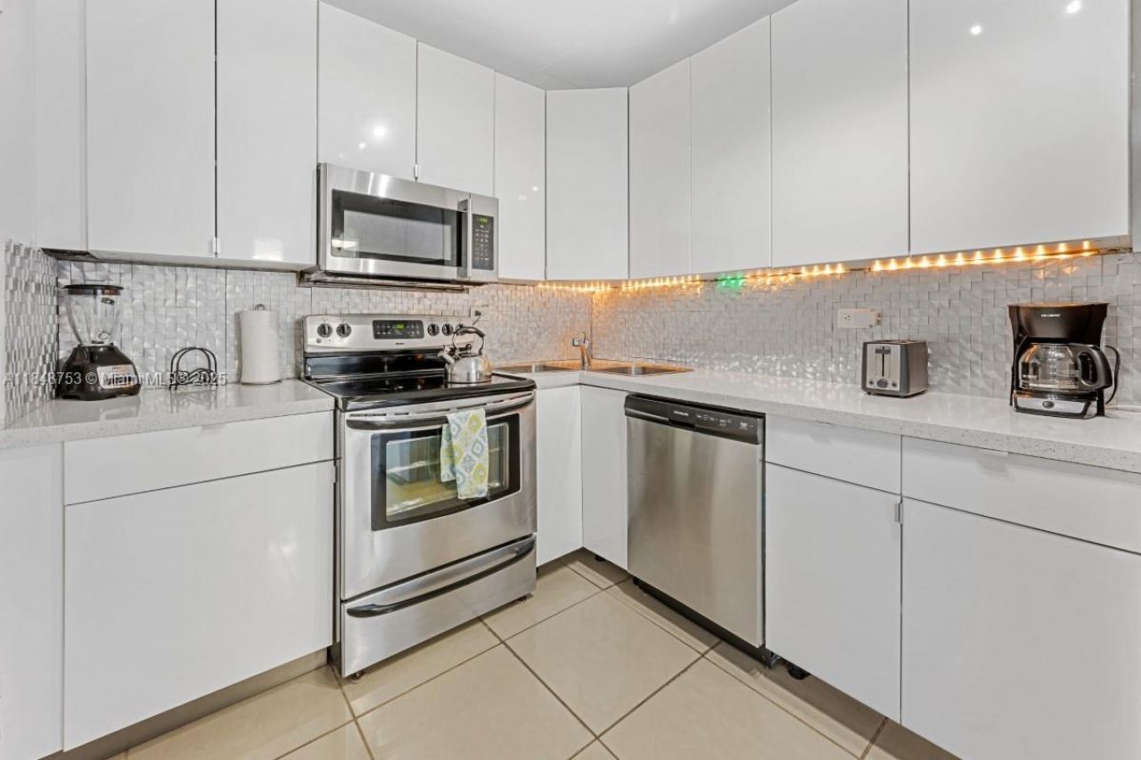 5601 Collins Ave, Unit 511, Miami Beach, FL 33140 Photo