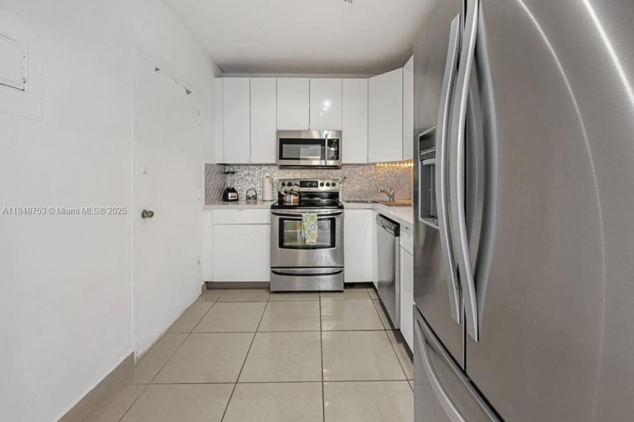 5601 Collins Ave, Unit 511, Miami Beach, FL 33140 Photo
