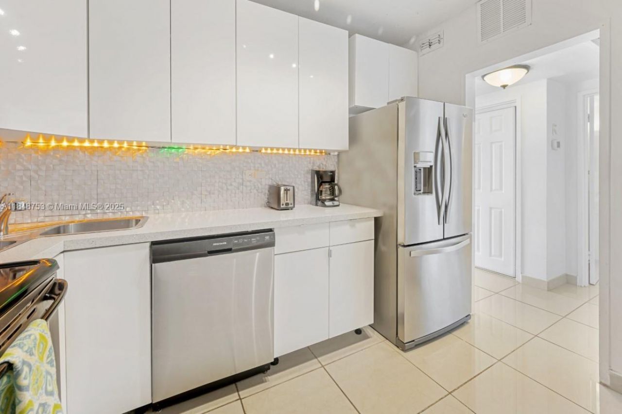 5601 Collins Ave, Unit 511, Miami Beach, FL 33140 Photo