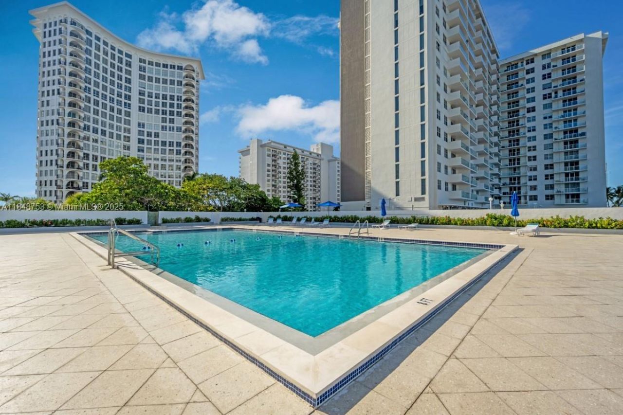 5601 Collins Ave, Unit 511, Miami Beach, FL 33140 Photo