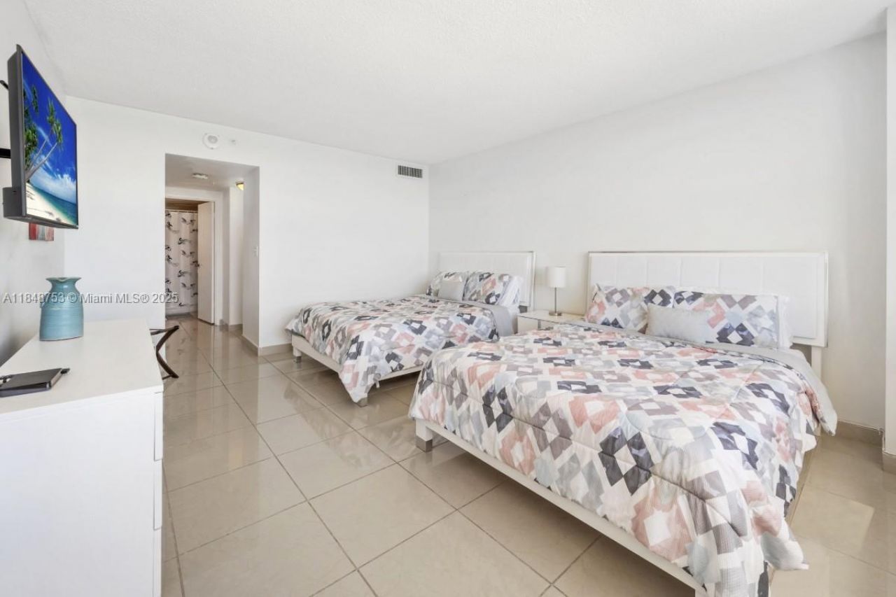 5601 Collins Ave, Unit 511, Miami Beach, FL 33140 Photo