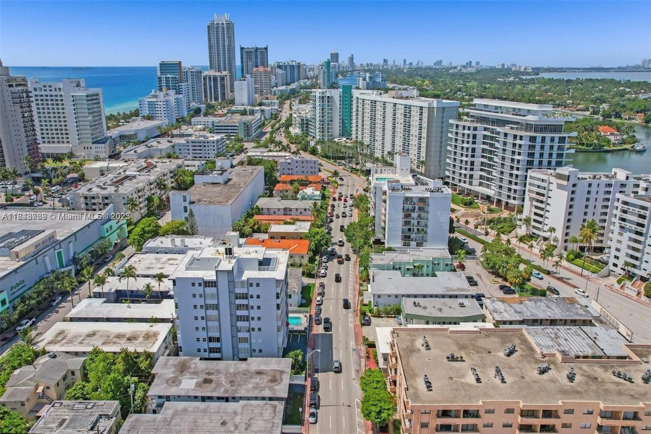 6860 Abbott Ave, Unit 4, Miami Beach, FL 33141 Photo
