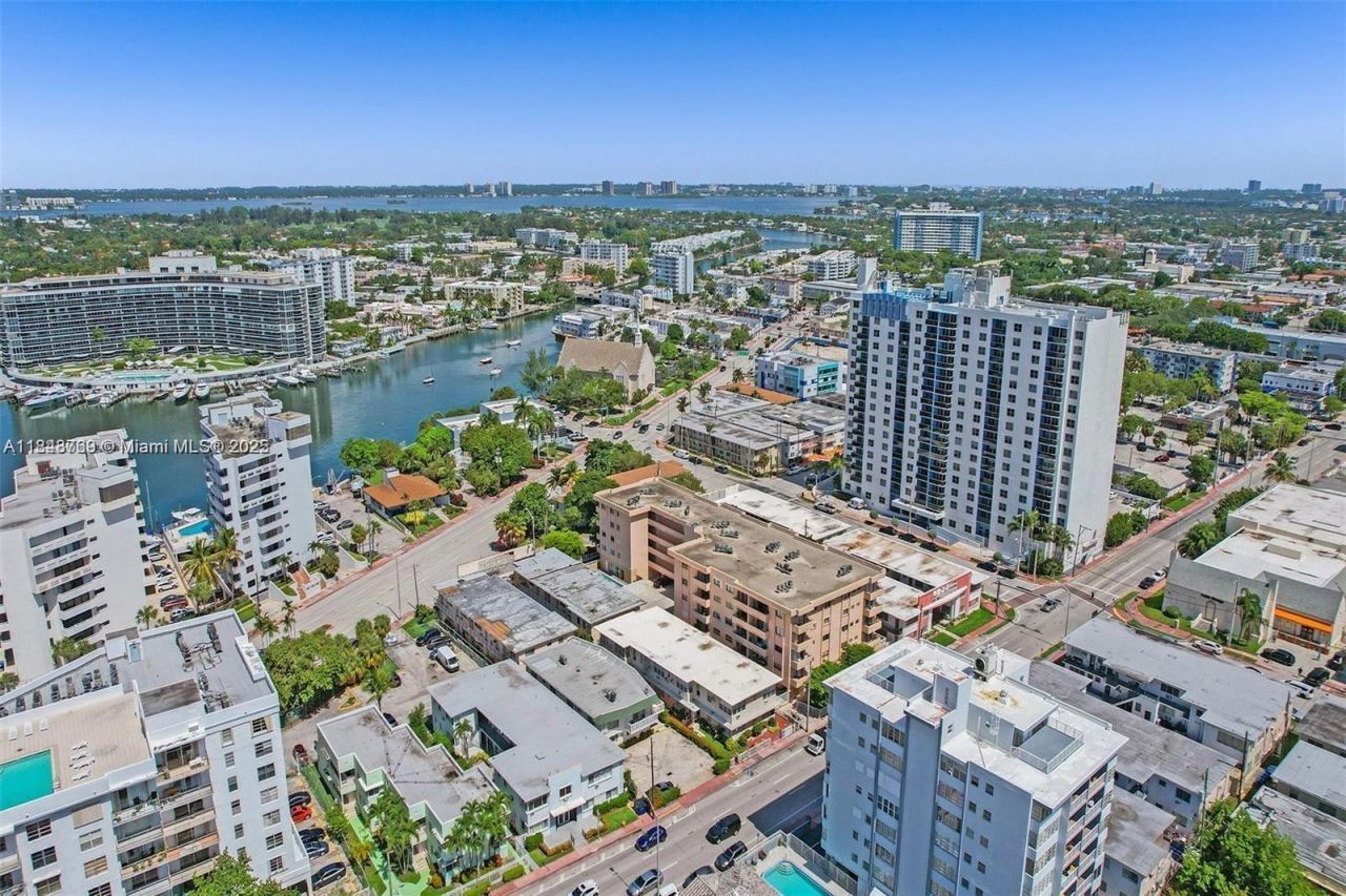 6860 Abbott Ave, Unit 4, Miami Beach, FL 33141 Photo