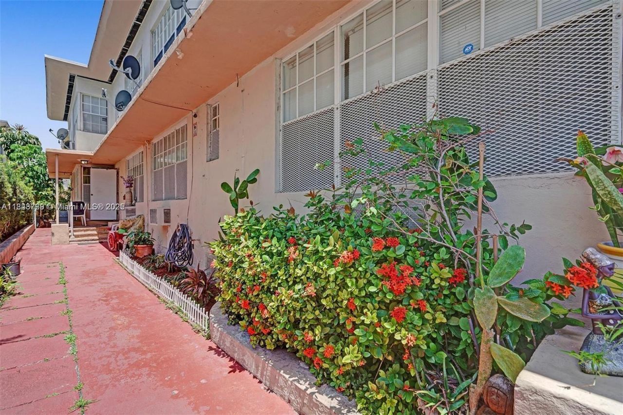 6860 Abbott Ave, Unit 4, Miami Beach, FL 33141 Photo