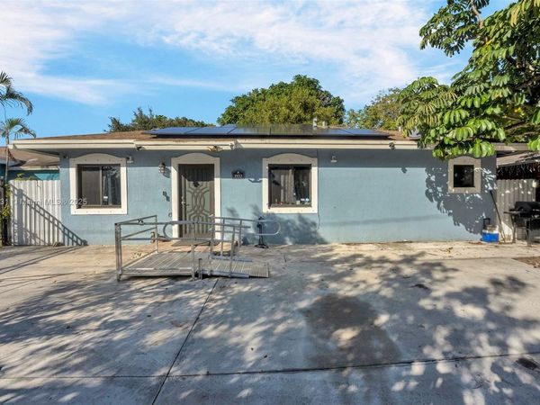 1933 NW 85th St, Miami, FL 33147