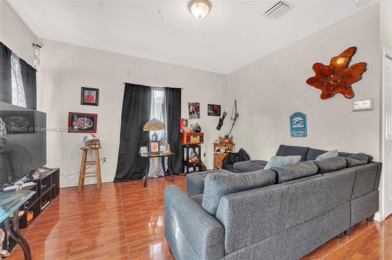 1933 NW 85th St, Miami, FL 33147 Photo