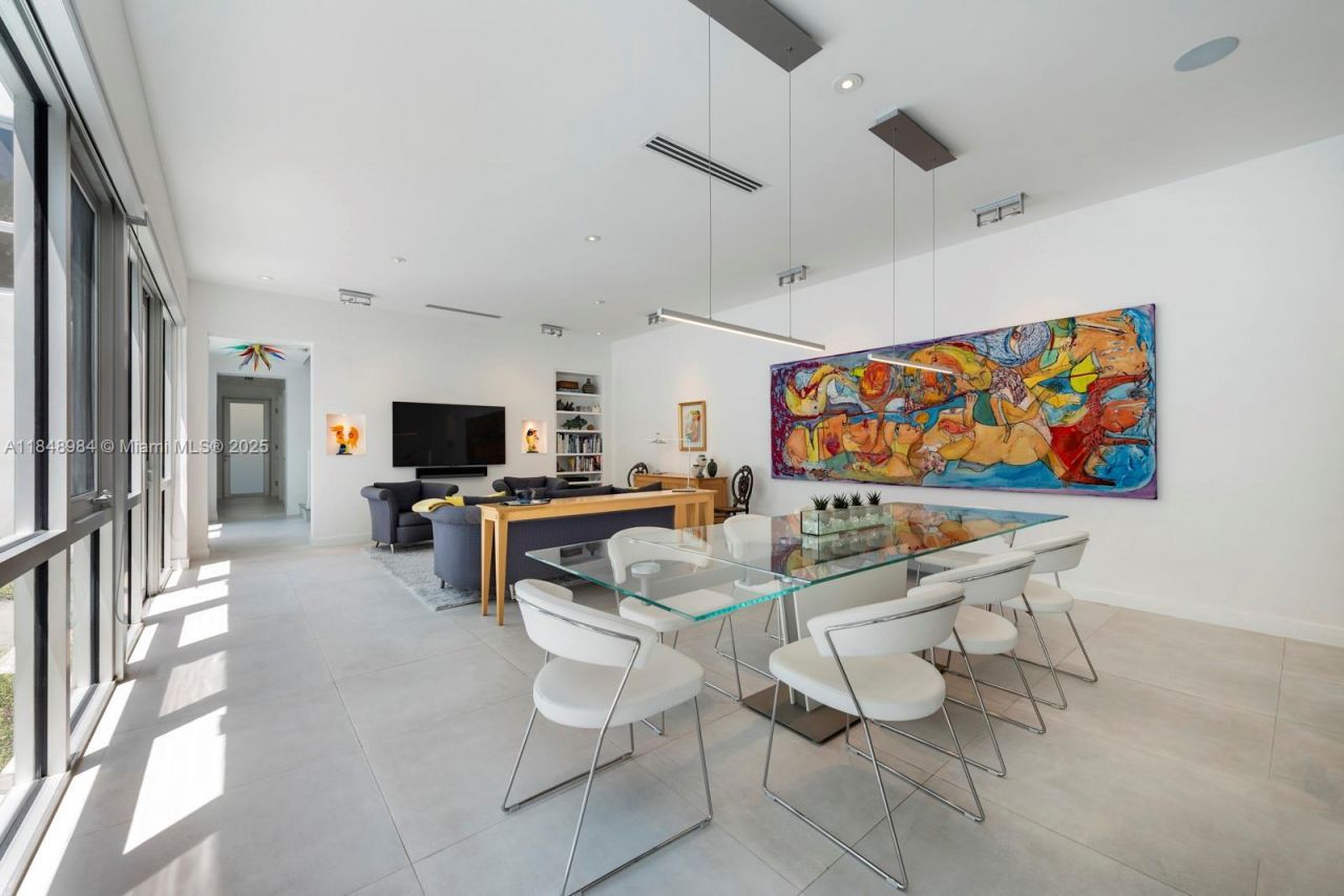 3175 Washington St, Miami, FL 33133 Photo