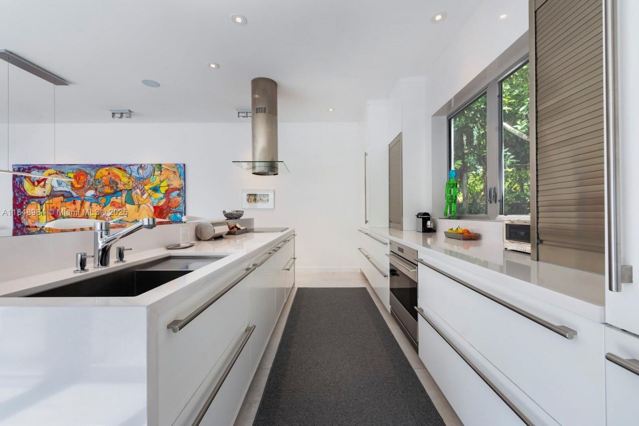 3175 Washington St, Miami, FL 33133 Photo