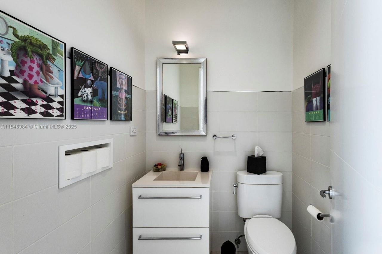 3175 Washington St, Miami, FL 33133 Photo