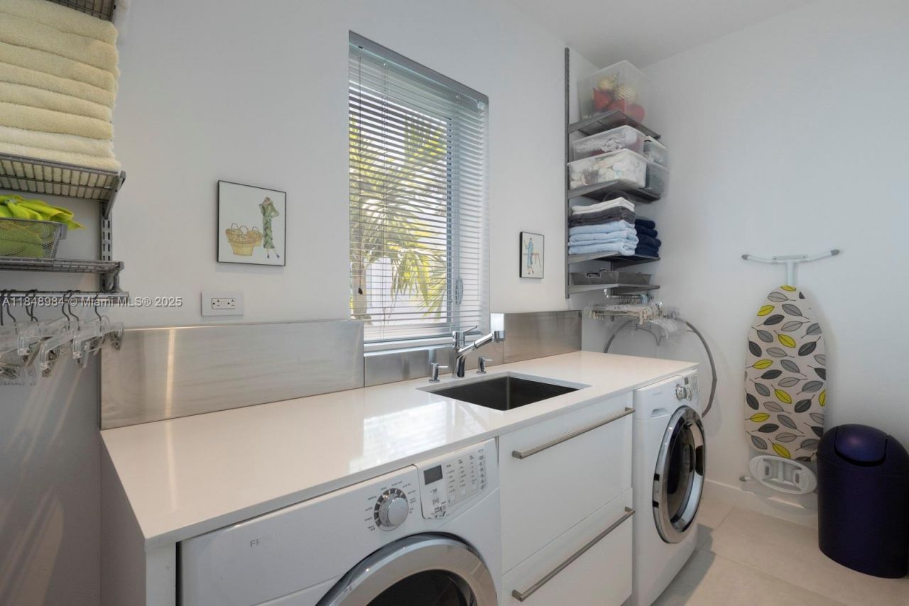 3175 Washington St, Miami, FL 33133 Photo