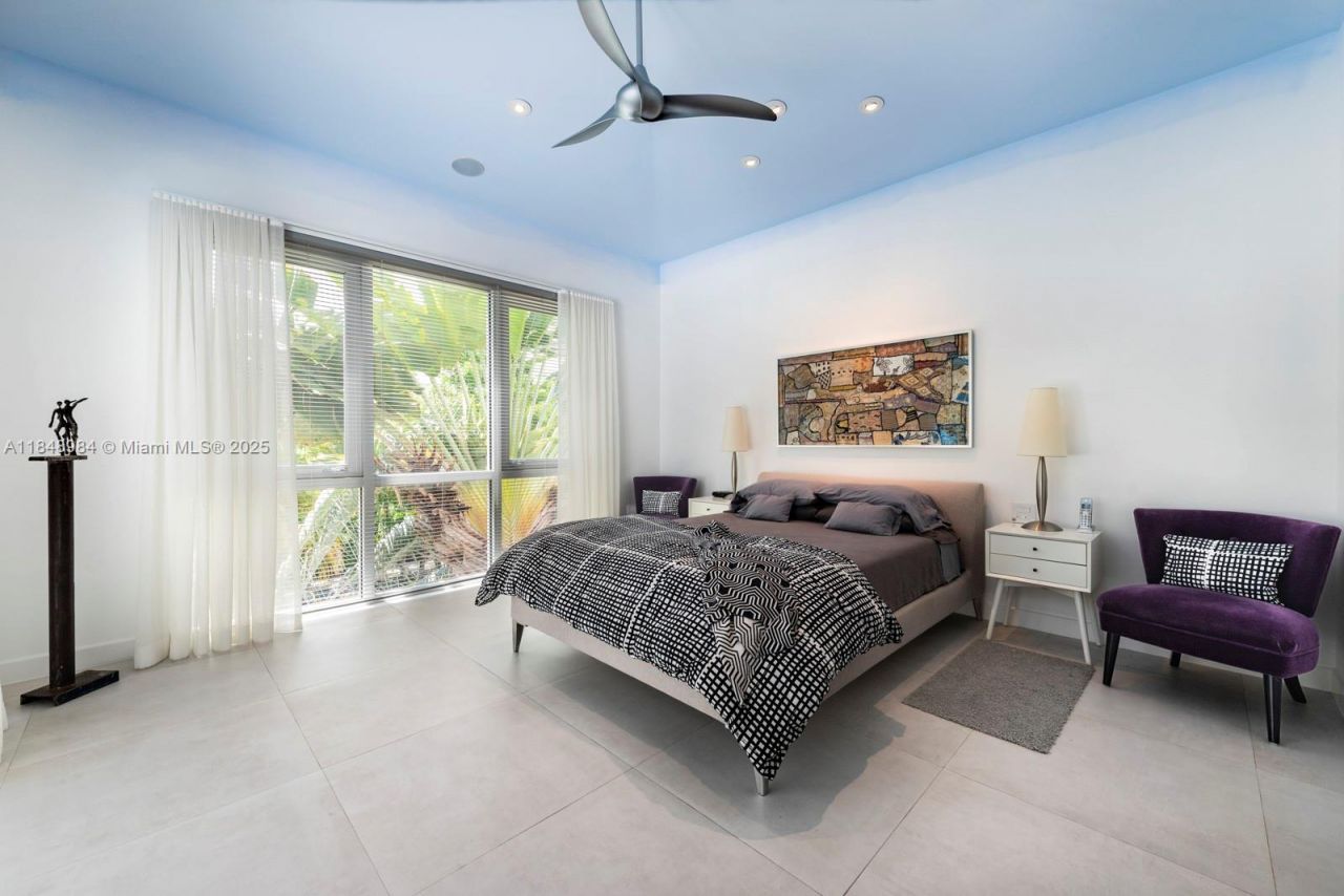 3175 Washington St, Miami, FL 33133 Photo