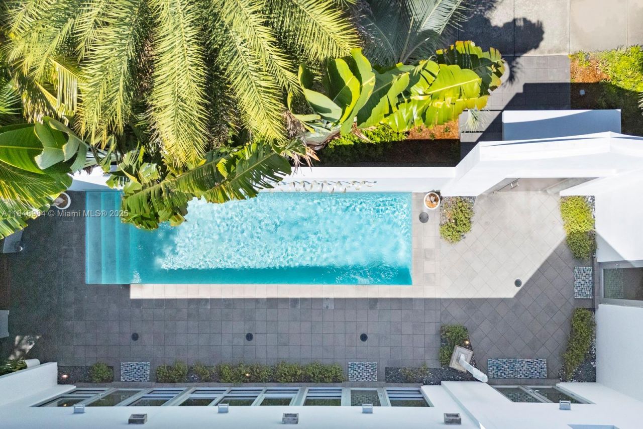 3175 Washington St, Miami, FL 33133 Photo