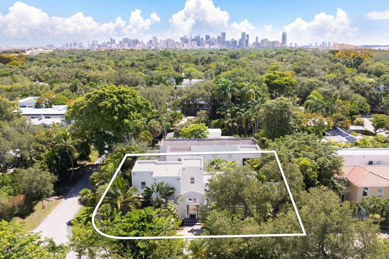 3175 Washington St, Miami, FL 33133 Photo