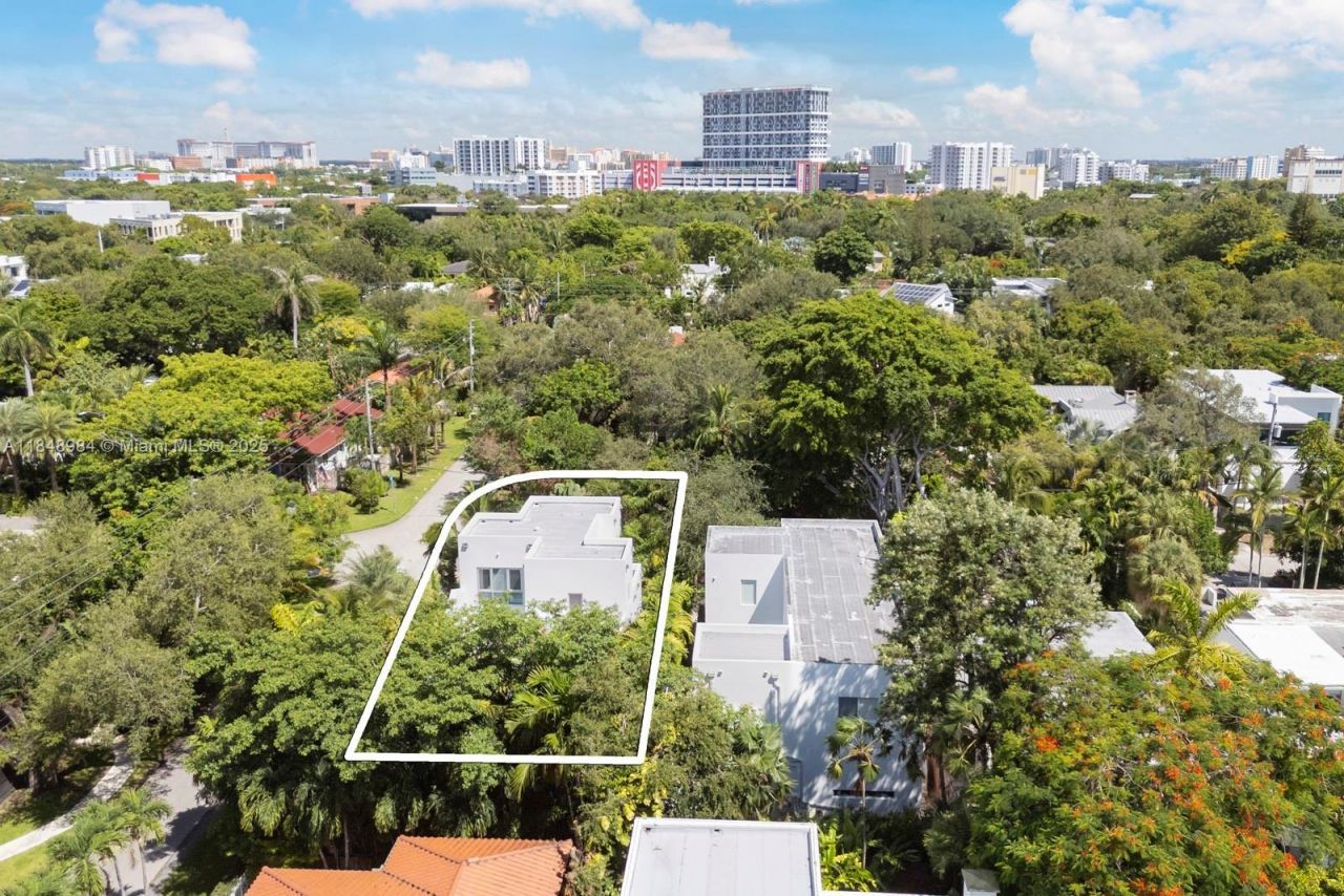 3175 Washington St, Miami, FL 33133 Photo