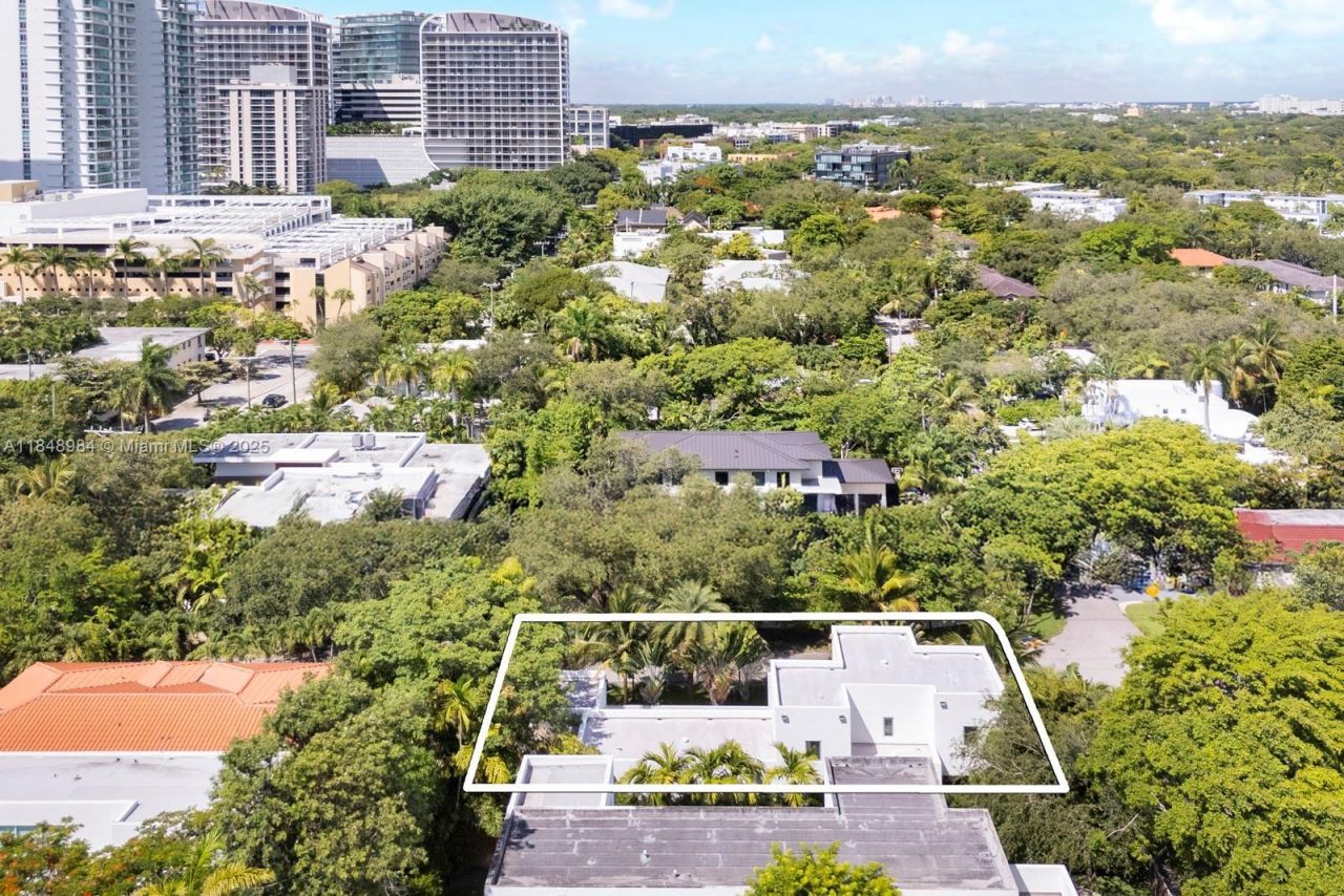 3175 Washington St, Miami, FL 33133 Photo