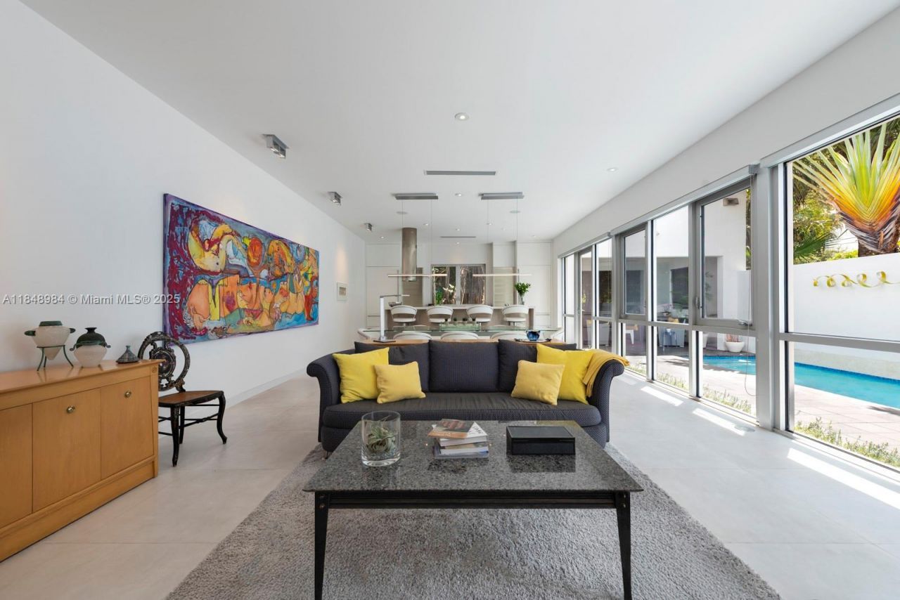 3175 Washington St, Miami, FL 33133 Photo