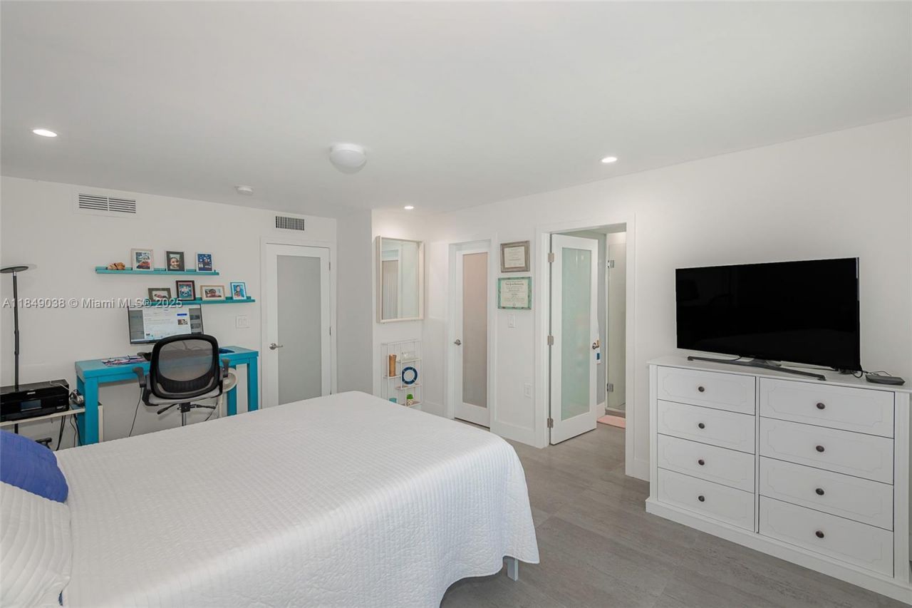 1631 NE 114th St, Unit 112, Miami, FL 33181 Photo