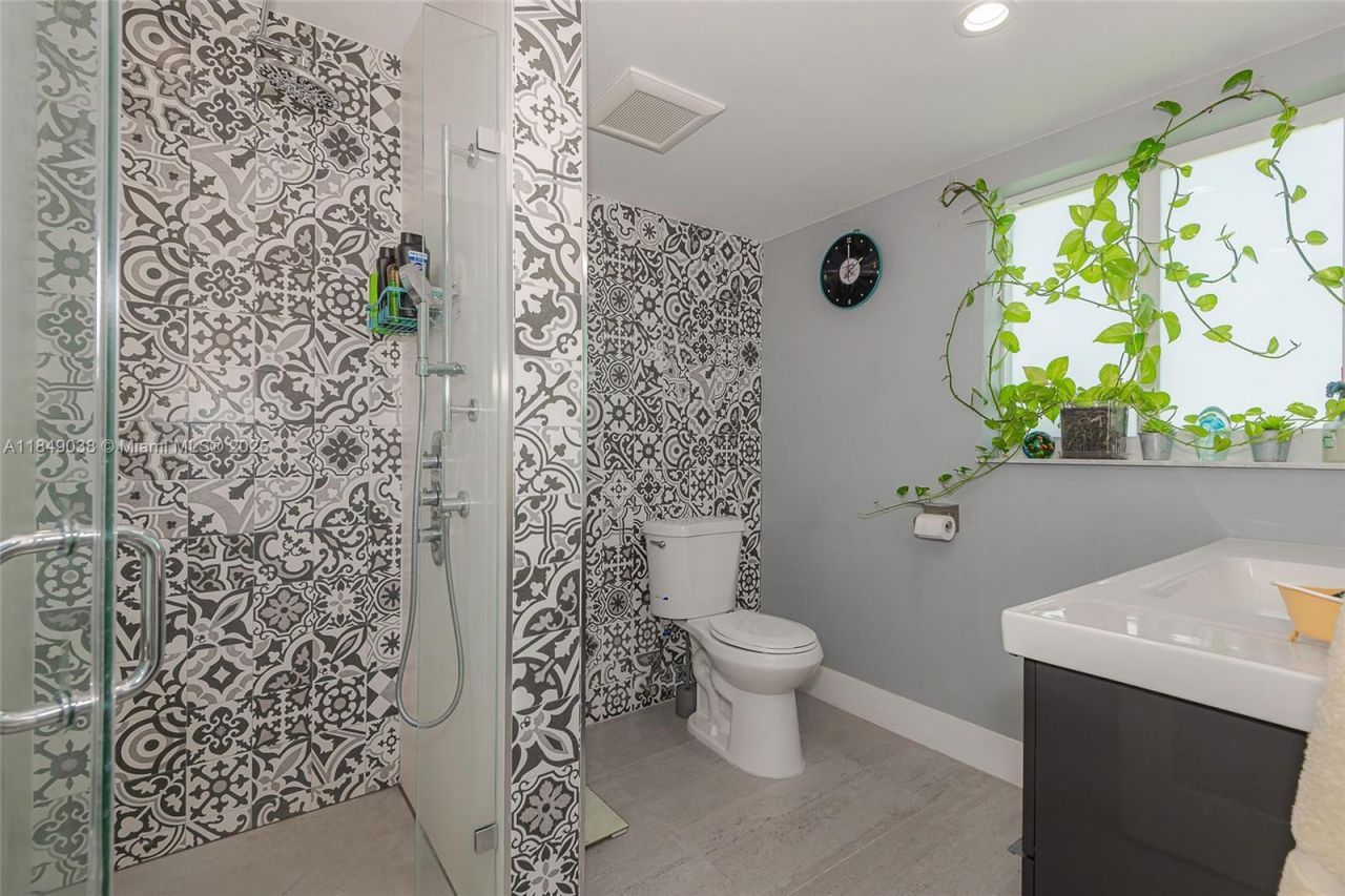 1631 NE 114th St, Unit 112, Miami, FL 33181 Photo