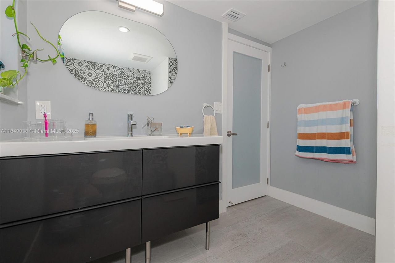 1631 NE 114th St, Unit 112, Miami, FL 33181 Photo