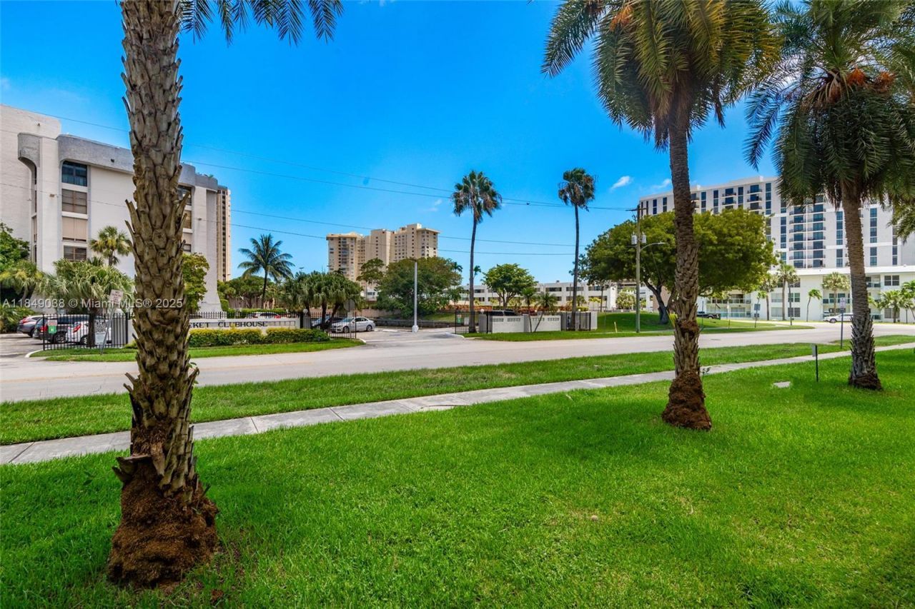 1631 NE 114th St, Unit 112, Miami, FL 33181 Photo