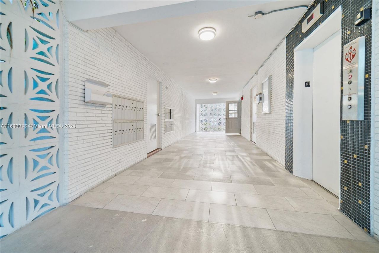 1631 NE 114th St, Unit 112, Miami, FL 33181 Photo