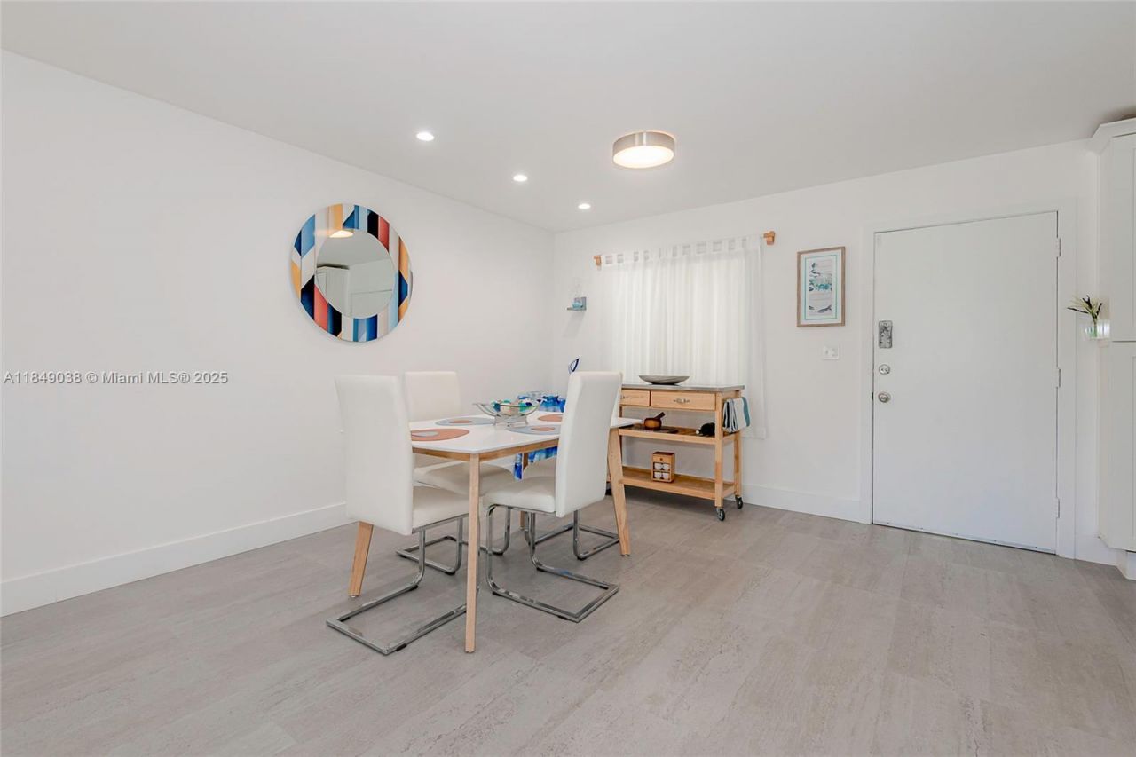 1631 NE 114th St, Unit 112, Miami, FL 33181 Photo