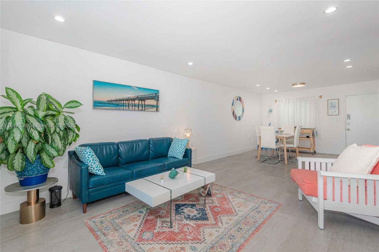 1631 NE 114th St, Unit 112, Miami, FL 33181 Photo