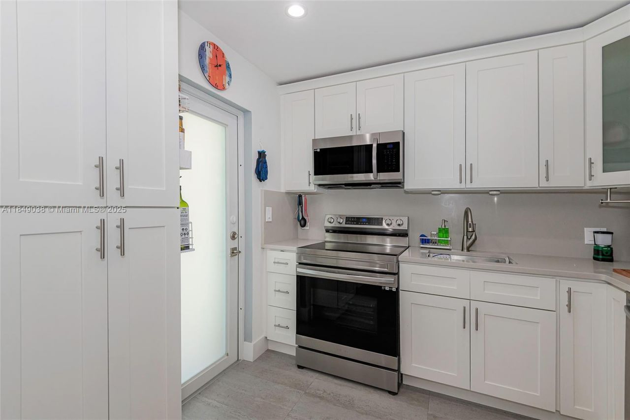 1631 NE 114th St, Unit 112, Miami, FL 33181 Photo