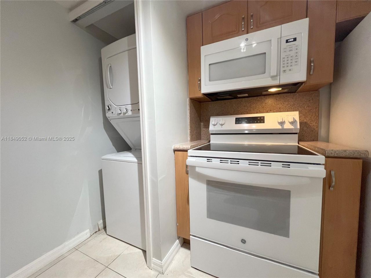 2415 NW 16th St Rd, Unit 303-1, Miami, FL 33125 Photo